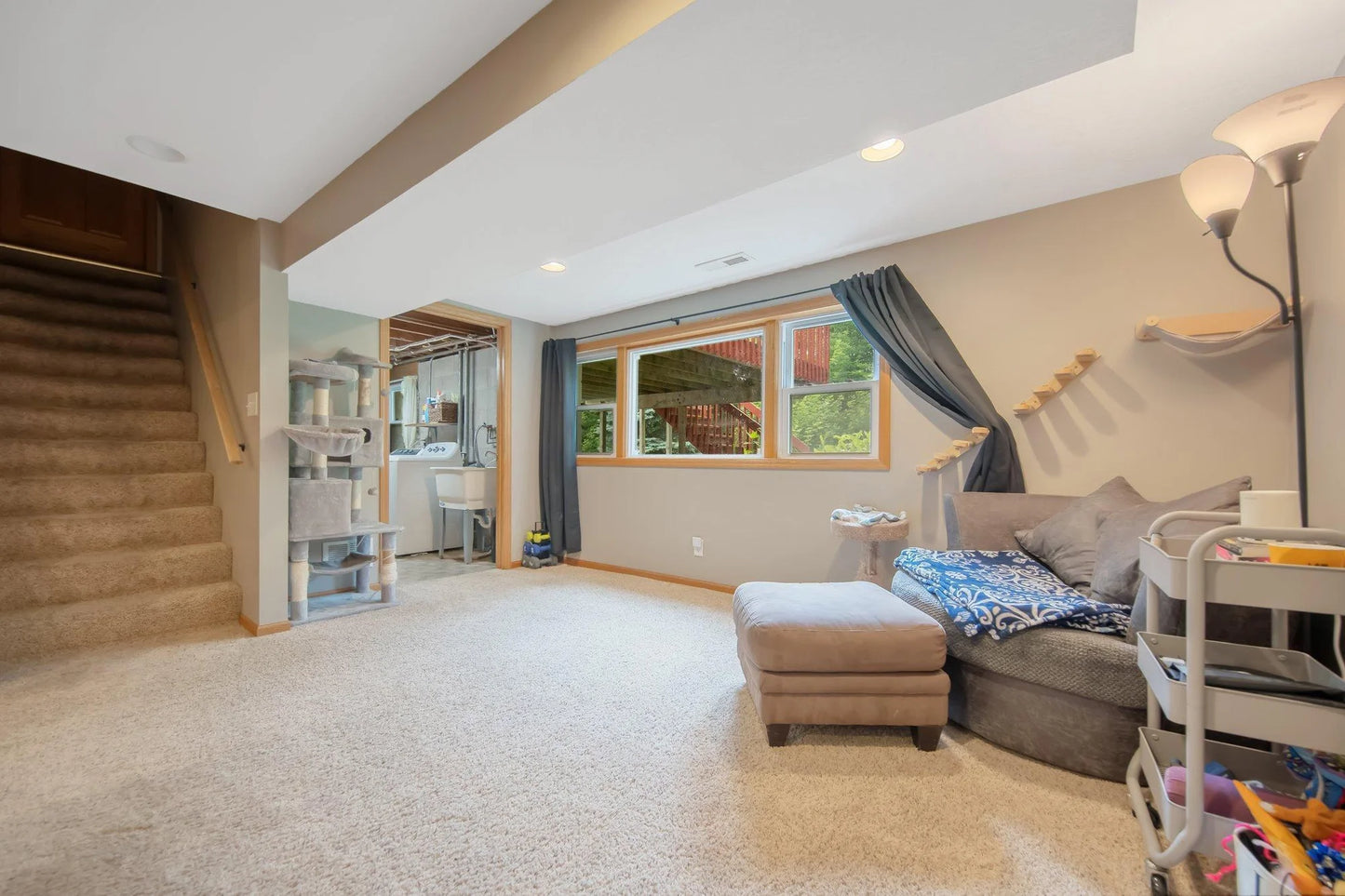 521 Unique Drive, Burnsville, MN 55337