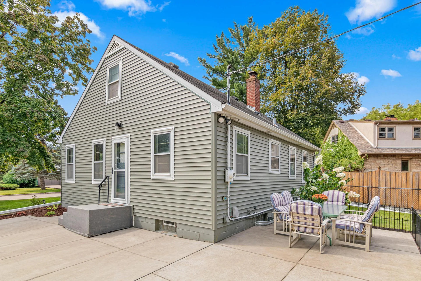 503 Glenwood Avenue, Roseville, MN 55113