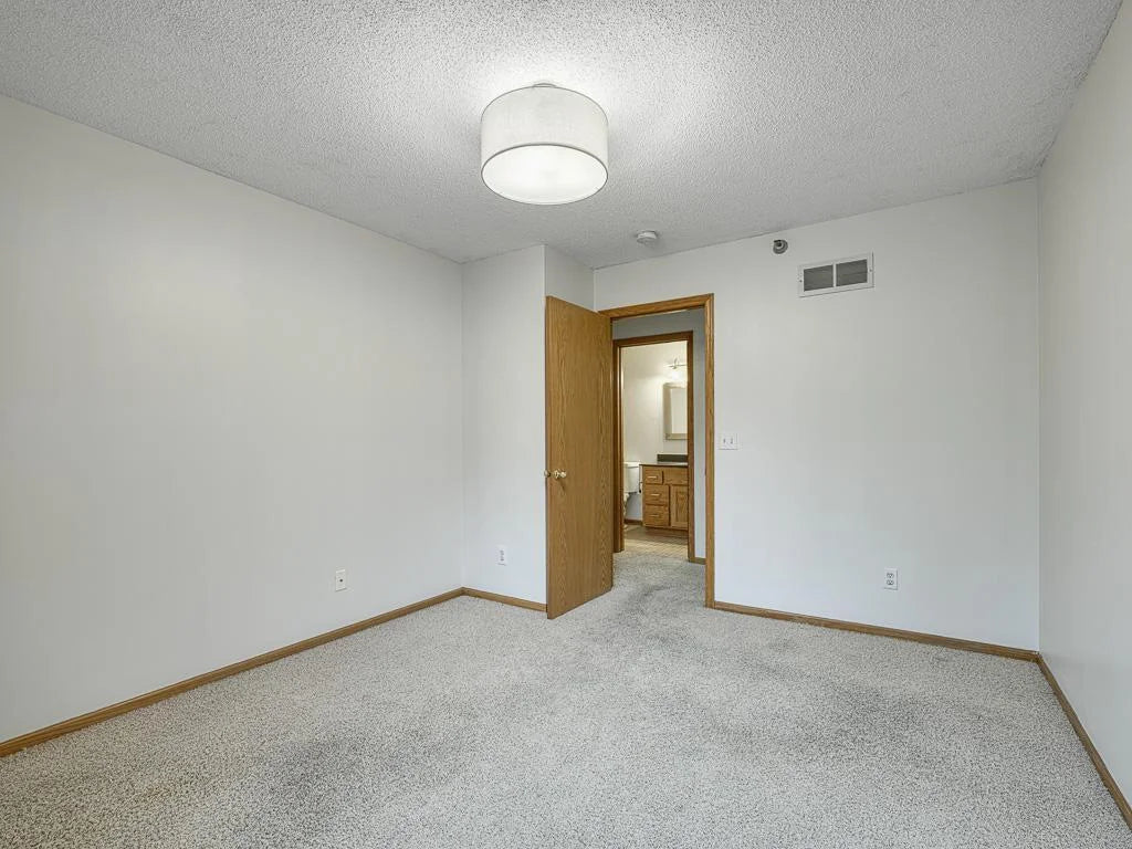 8432 Cortland Road, Eden Prairie, MN 55344
