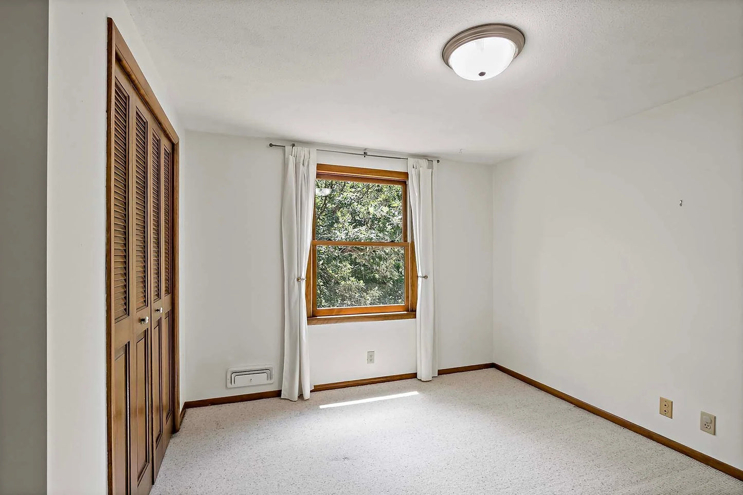 10325 10th Avenue Circle, Bloomington, MN 55420