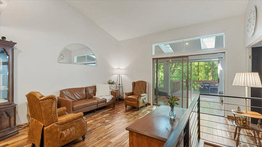 539 Deer Ridge Lane, Maplewood, MN 55119