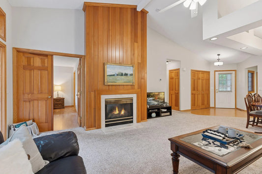 502 Deer Ridge Lane, Maplewood, MN 55119