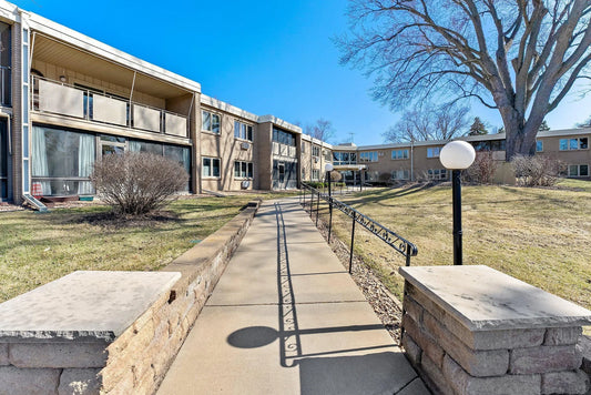 4380 Brookside Court, Edina, MN 55436