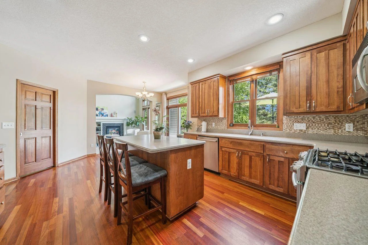 4628 Pinetree Curve, Eagan, MN 55122