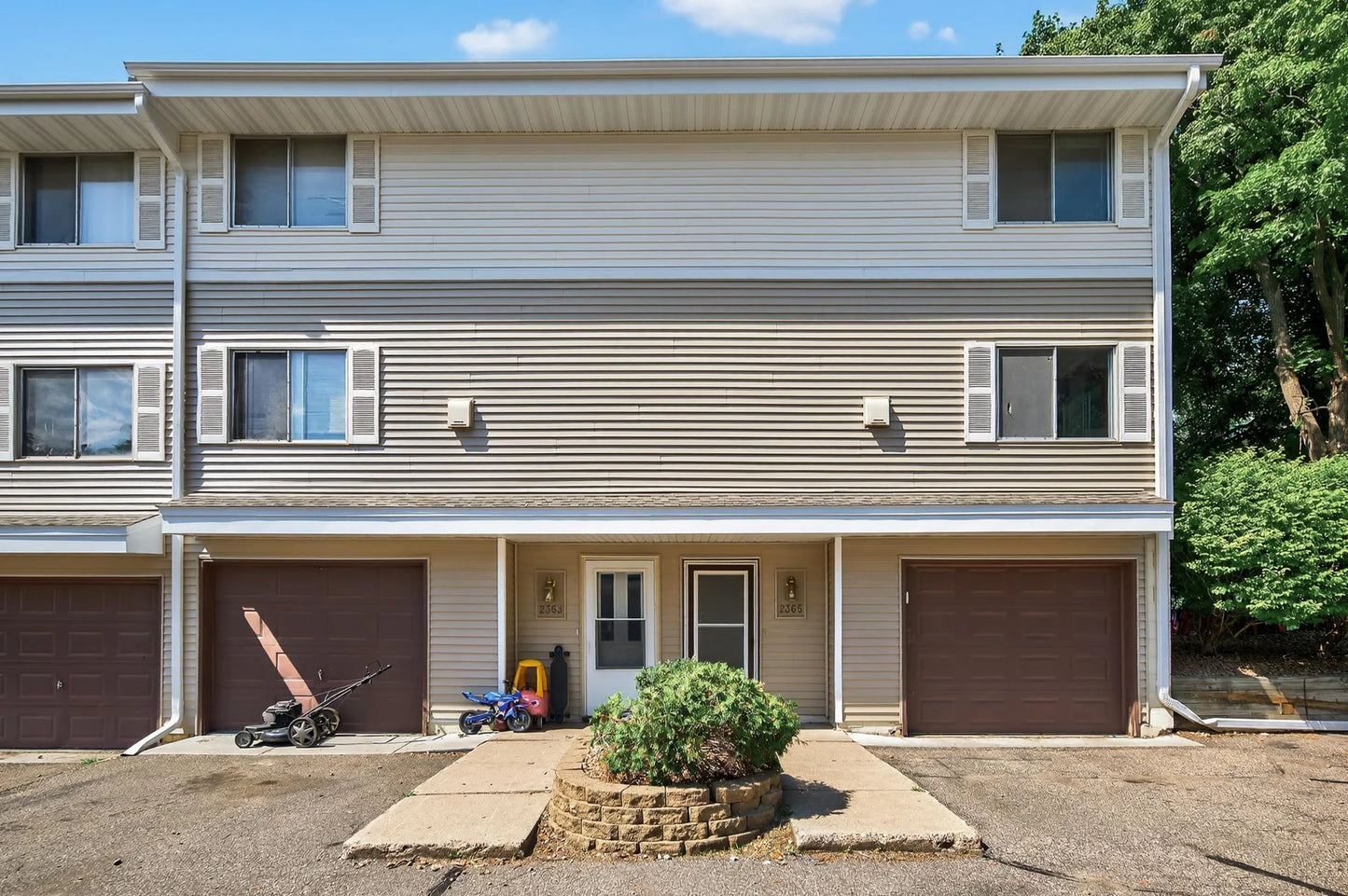 2365 Dorland Lane, Maplewood, MN 55119