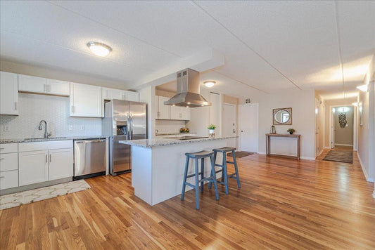 10411 Cedar Lake Road, Minnetonka, MN 55305