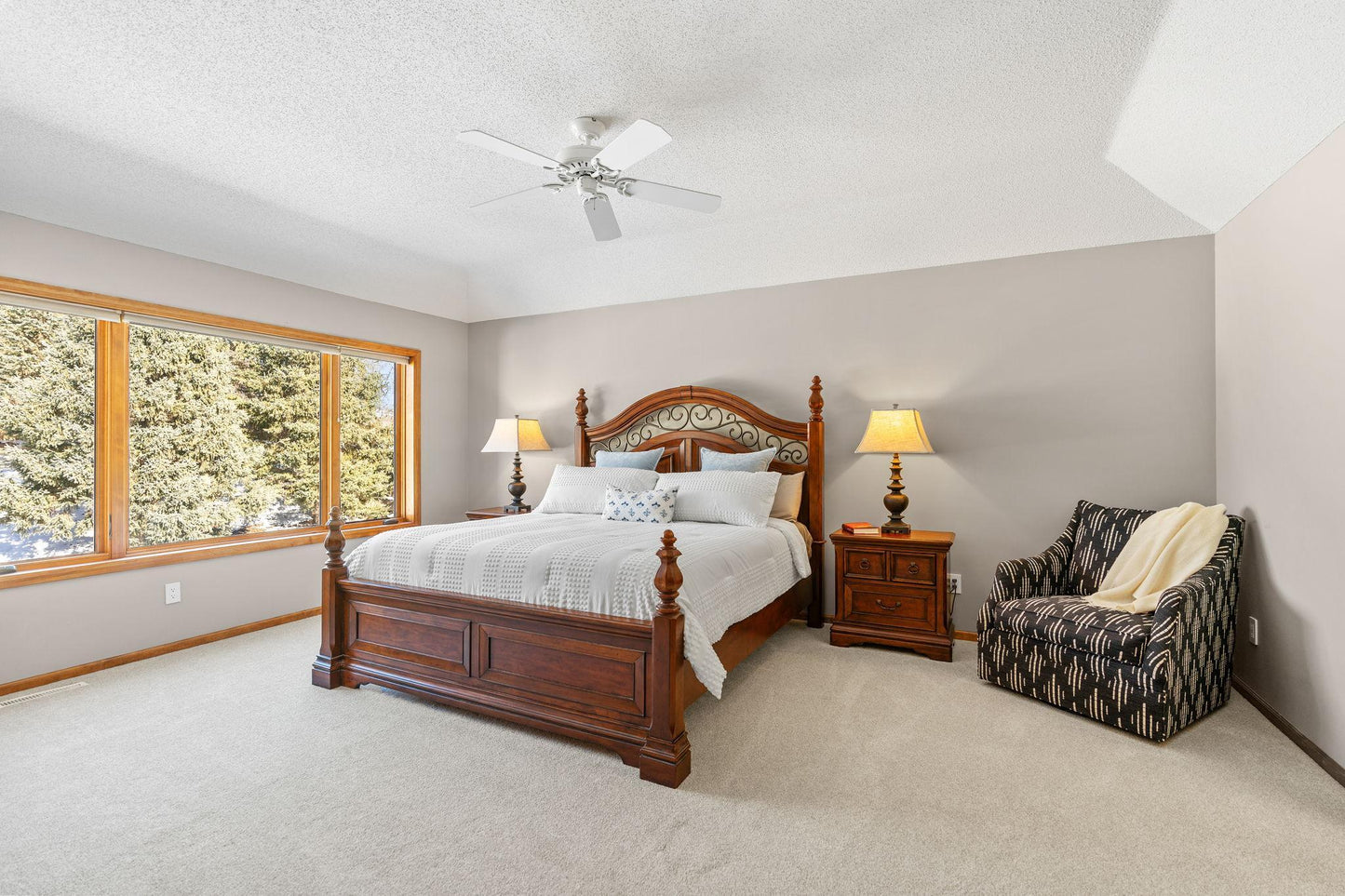 1480 Knob Hill Lane, Chanhassen, MN 55331