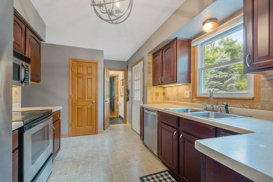 521 Unique Drive, Burnsville, MN 55337