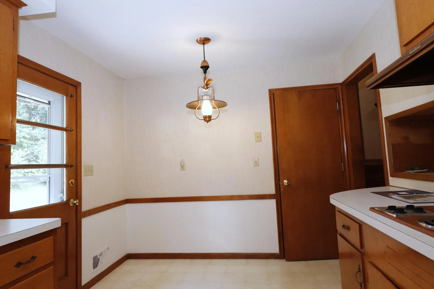 5043 Overlook Circle, Bloomington, MN 55437