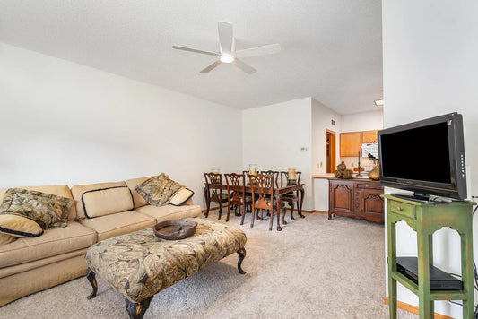 577 Woodduck Drive, Woodbury, MN 55125