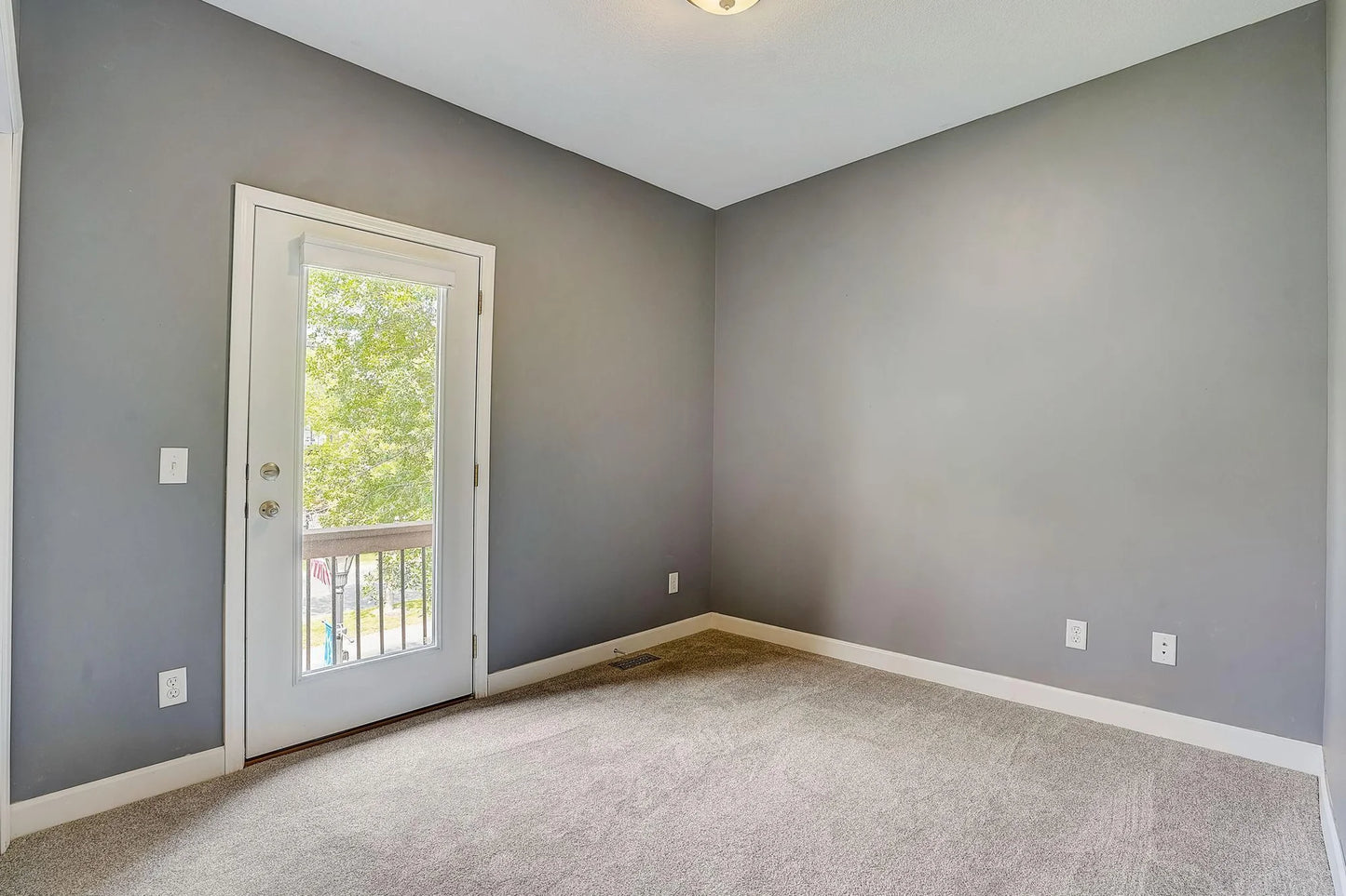 48 125th Street, Burnsville, MN 55337