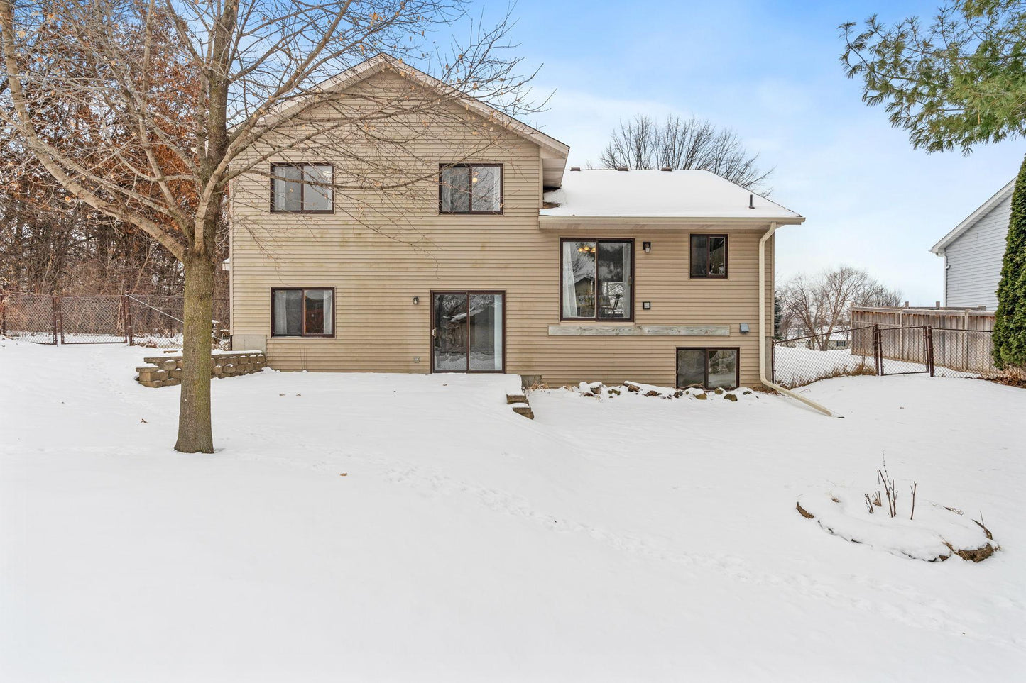 2750 Jordan Drive, Woodbury, MN 55125