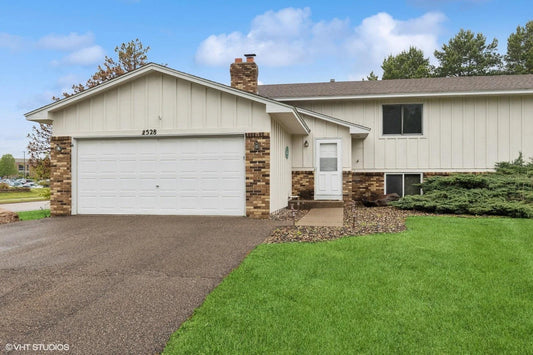 2528 Birchview Lane, Minnetonka, MN 55305