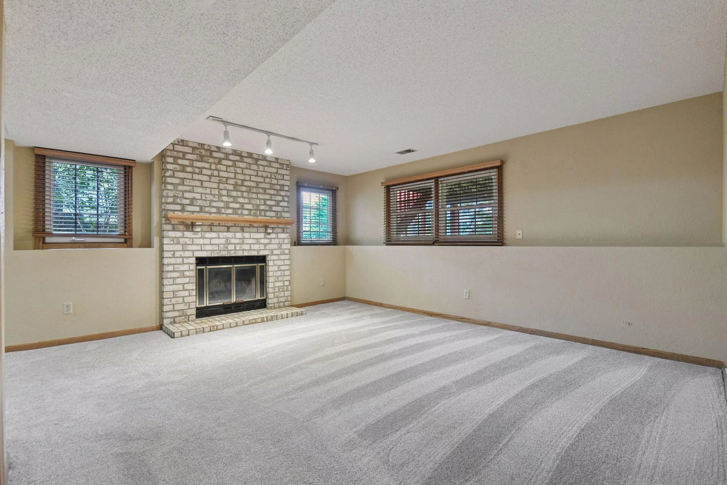 10246 Lee Drive, Eden Prairie, MN 55347