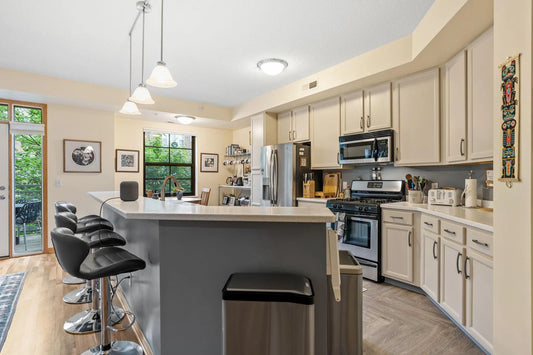 2565 Franklin Avenue, Saint Paul, MN 55114